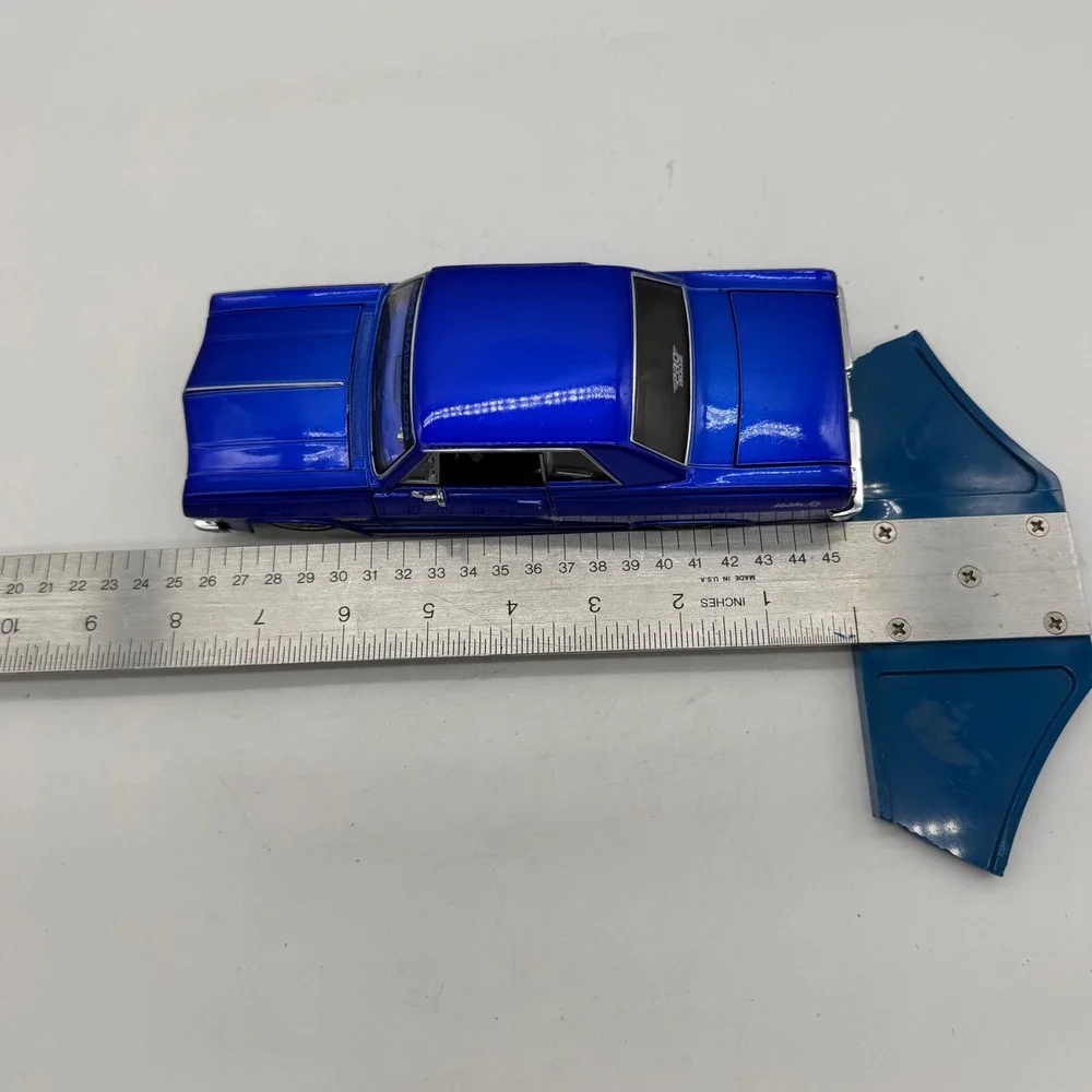 Maisto 31090 Pro Rodz 1:24 Scale 1965 Chevrolet Malibu SS 2005 Diecast Metal Car
